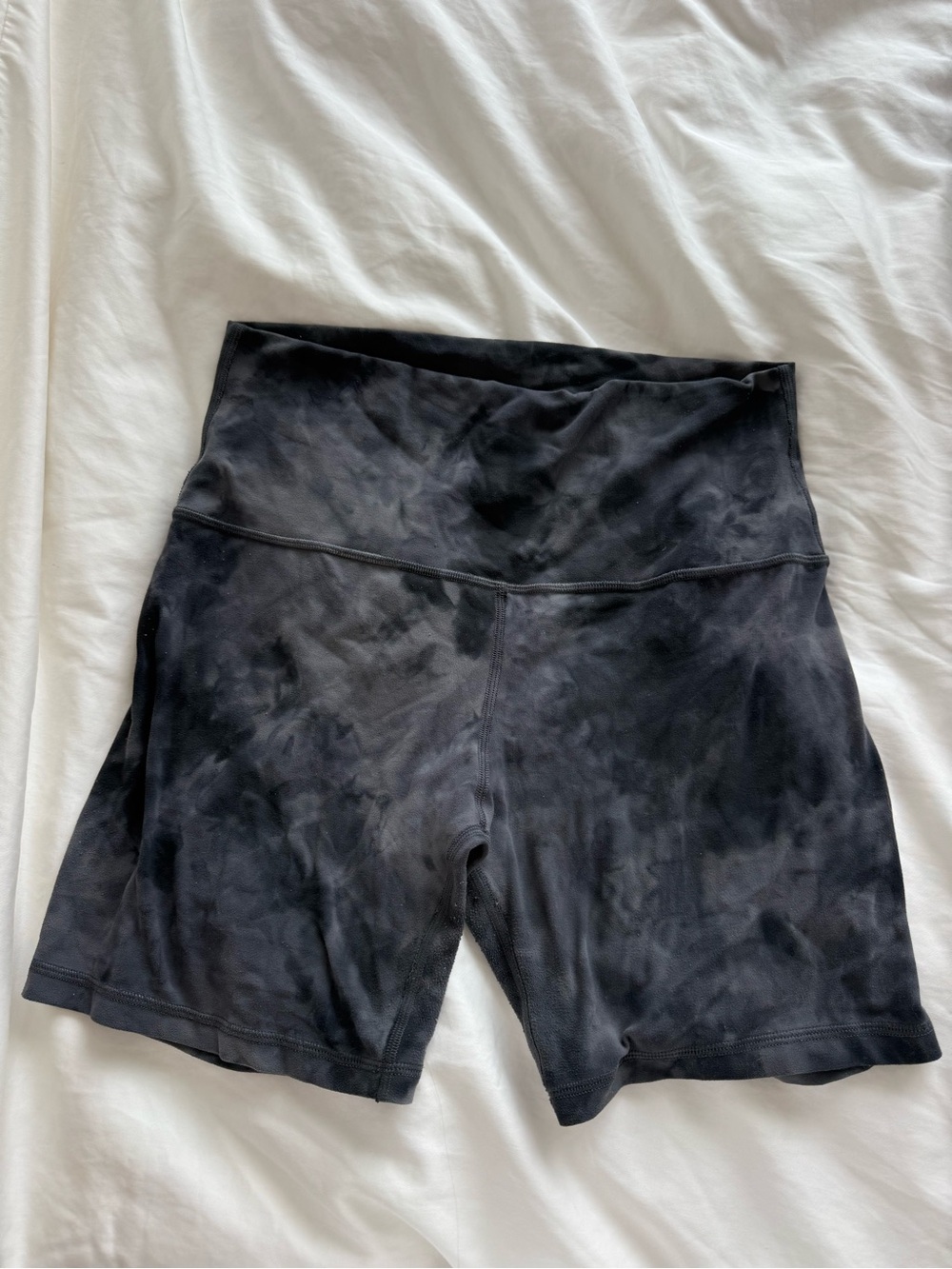 Lululemon Wunder Biker Shorts 6” size 8
